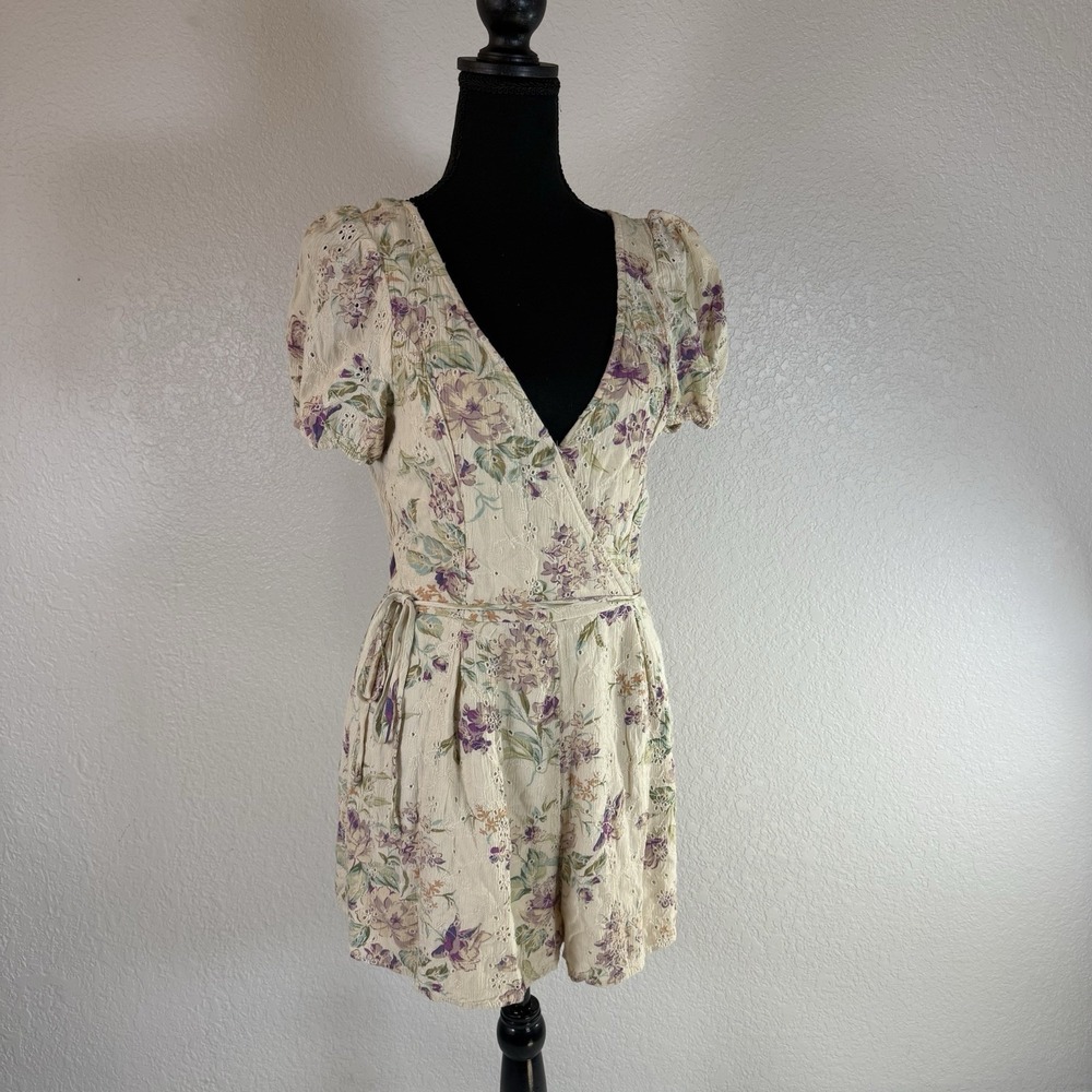 American Eagle Floral Shorts Romper Sz M Beige Eyelet Puff Sleeves Lined